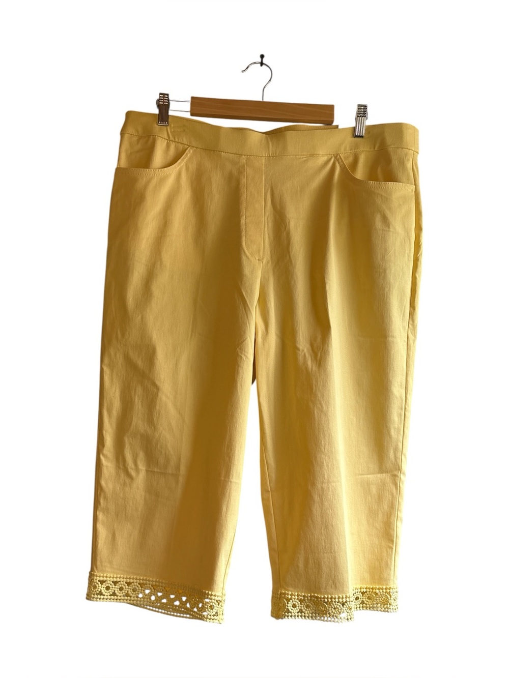 Alfred Dunner Buttercup Yellow Capri